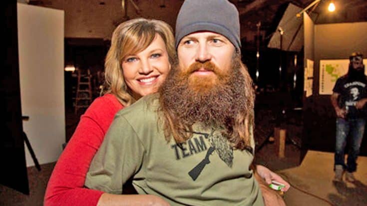 Missy and Jase Robertson Open Up About Their Awkward First Time | Country Music Videos
