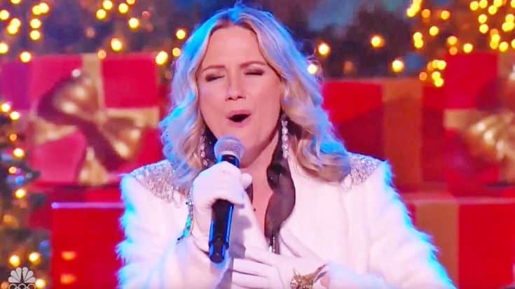 Jennifer Nettles’ Charming Christmas Performance Of ‘Celebrate Me Home’ Will Leave You With A Smile | Country Music Videos