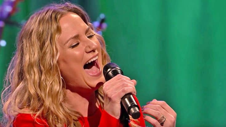 Jennifer Nettles Sings ‘O Holy Night’ During ”Tis the Season’ Special In 2017 | Country Music Videos
