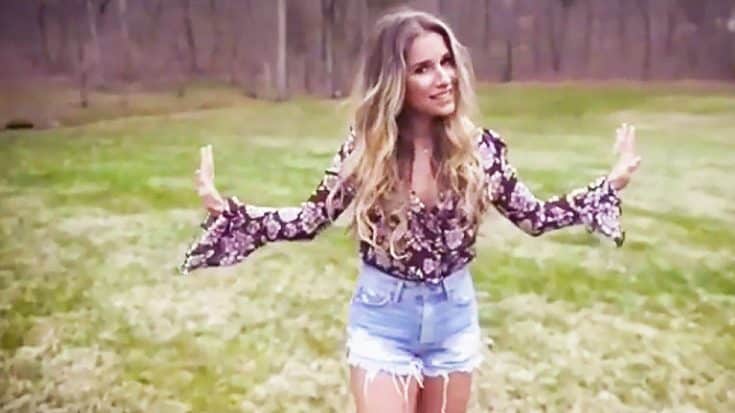 Jessie James Decker’s ‘Gold’ Is An Alluring Blend Of Life Lessons & Sexy Southern Love | Country Music Videos