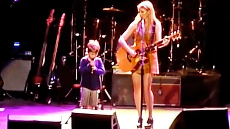 Fans In Awe As Jewel Invites 5-Year-Old Son On Stage For Heartwarming Duet | Country Music Videos