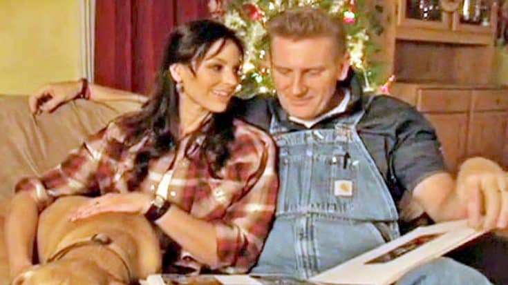 Joey + Rory Cuddle In Front Of The Christmas Tree In Video For “It’s Christmas Time” | Country Music Videos