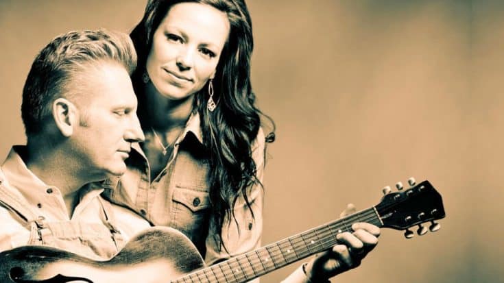 The Blessing Of Snowfall Brings Joey Feek To Tears As She Sings ‘It Is Well With My Soul’ | Country Music Videos