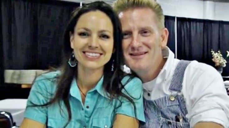 Joey + Rory Can’t Take Eyes Off Each Other In Intimate Interview | Country Music Videos