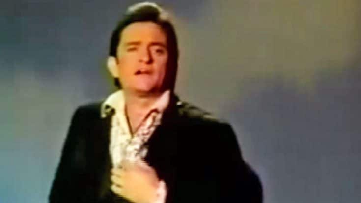 Johnny Cash Sings ‘The Battle Hymn Of The Republic’ | Country Music Videos