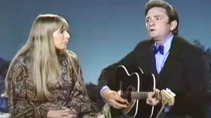Johnny Cash & Joni Mitchell Give Crippling Performance Of ‘The Long Black Veil’ | Country Music Videos