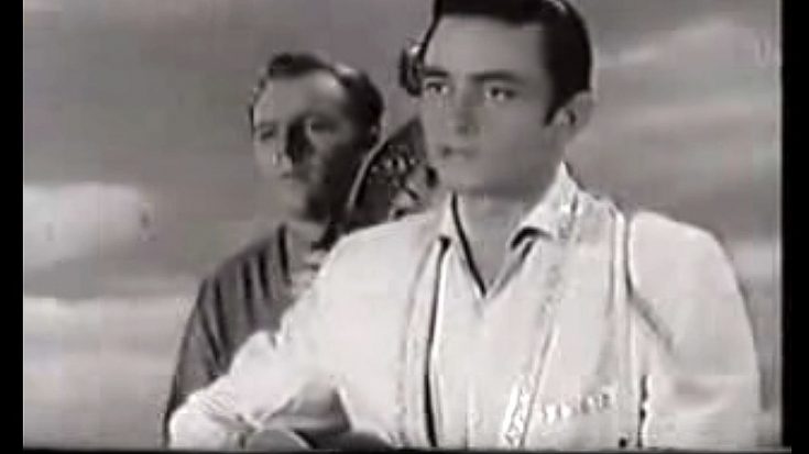 A Young Johnny Cash Delivers Early Performance Of “Walk The Line” | Country Music Videos