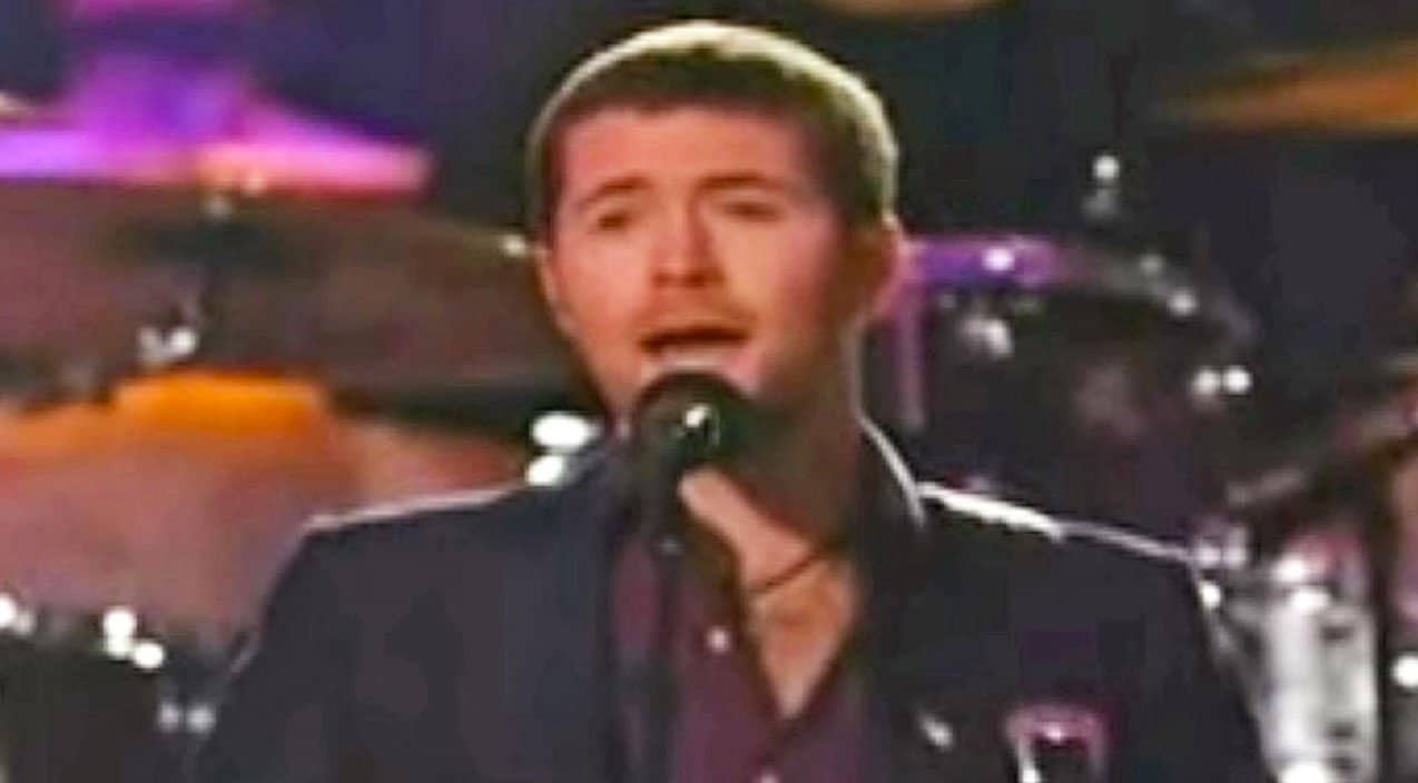 Josh Turner Honors Fallen Troops With 2007 Performance Of “Always On My Mind” | Country Music Videos