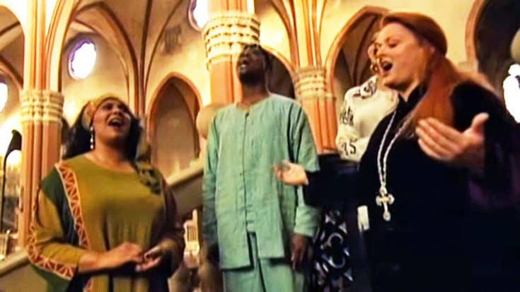 Wynonna Judd Touches Viewers With Incredibly Powerful Christian Hymn | Country Music Videos