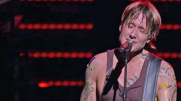 Keith Urban Silences Audience With Tear-Jerking Tribute To Orlando Victims | Country Music Videos
