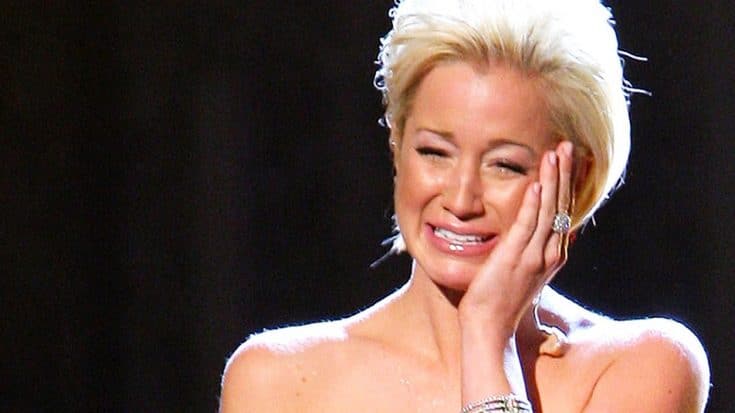 Kellie Pickler Gives Heartbreaking Performance Of ‘I Wonder’ At CMA Awards | Country Music Videos