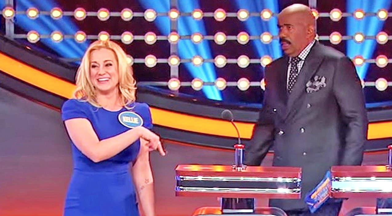 Kellie Pickler Opens Up About Her Hysterical Mistake On ‘Family Feud’ | Country Music Videos