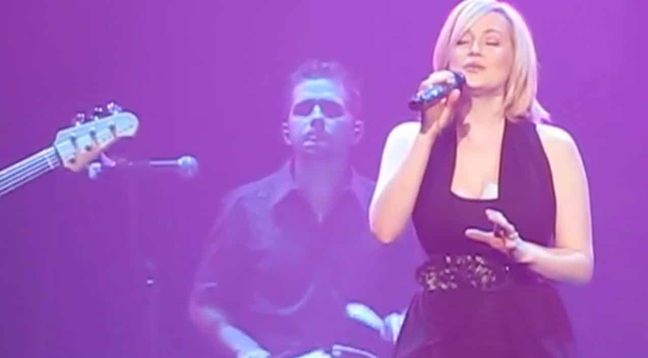Kellie Pickler Pays Tribute To Keith Whitley With 2012 Cover Of ‘Don’t Close Your Eyes’ | Country Music Videos
