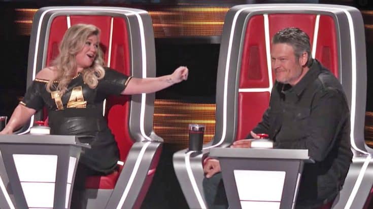 She Said What?! Kelly Clarkson Reveals How She Gets Blake Shelton’s Manager To Root For Her | Country Music Videos