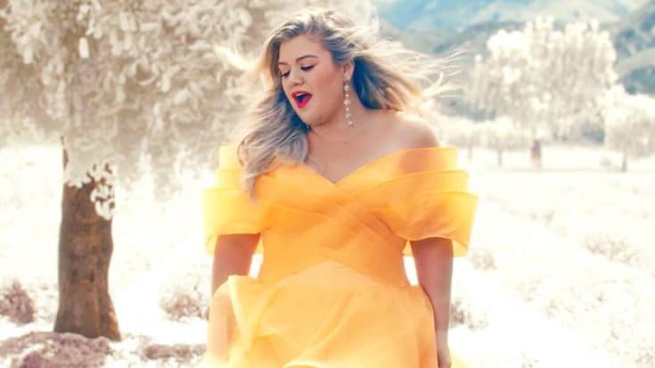 Kelly Clarkson Is Simply Sensational In Glamorous New Music Video | Country Music Videos