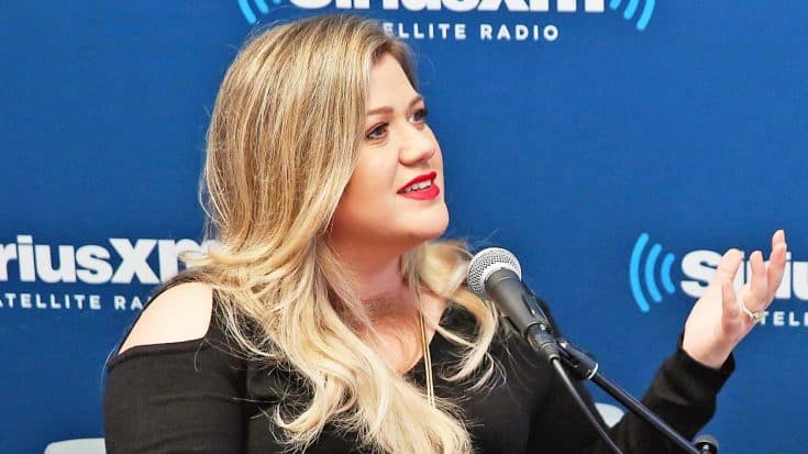 Kelly Clarkson Issues Powerful Response To Those Who Criticize Her Weight | Country Music Videos