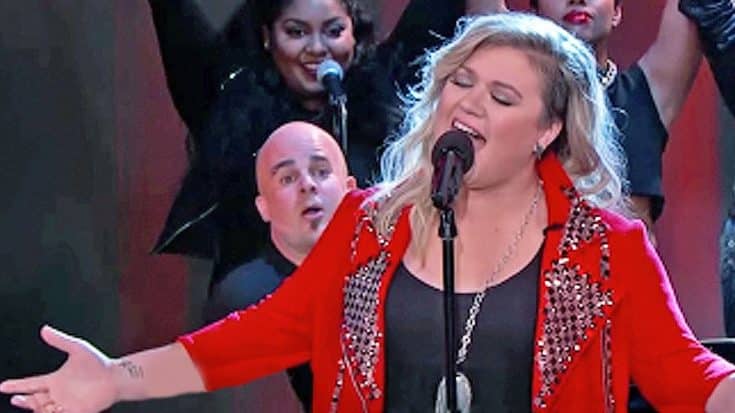 Kelly Clarkson Sings Crazy Online Dating Profiles | Country Music Videos