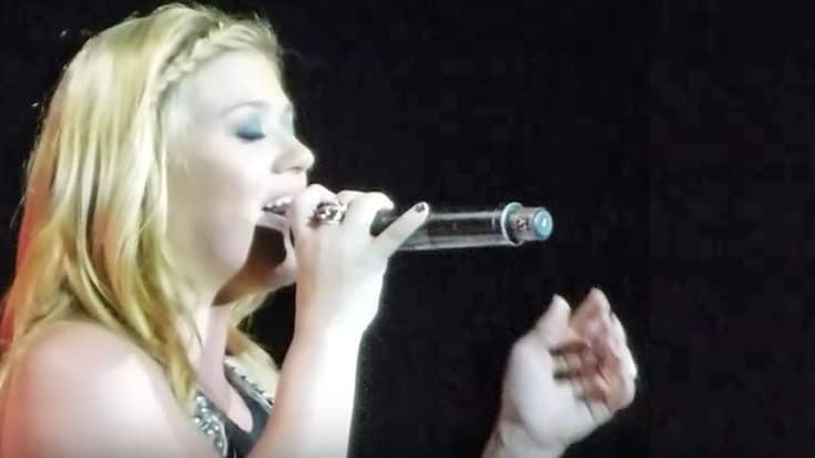 Kelly Clarkson Delivers Powerful Nod To Lee Ann Womack With Surreal ‘I Hope You Dance’ | Country Music Videos
