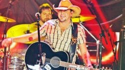 Watch What Happens When THIS Popstar Crashes Jason Aldean’s Show | Country Music Videos