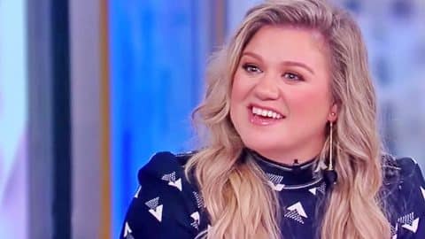 Kelly Clarkson Reveals If She Would Ever Get Pregnant Again Country Rebel kelly clarkson reveals if she would