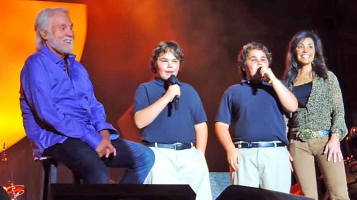 Kenny Rogers’ 10-Year-Old Twin Boys Join Him On Stage At 2014 Fair | Country Music Videos