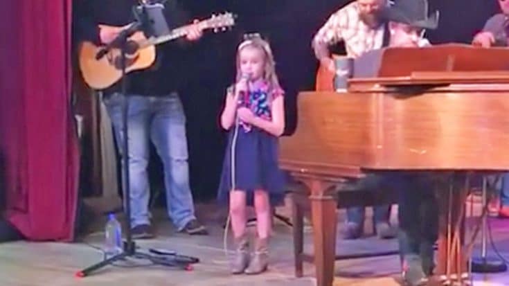 Country Star’s 6-Year-Old Daughter Beautifully Sings Gospel Tune | Country Music Videos