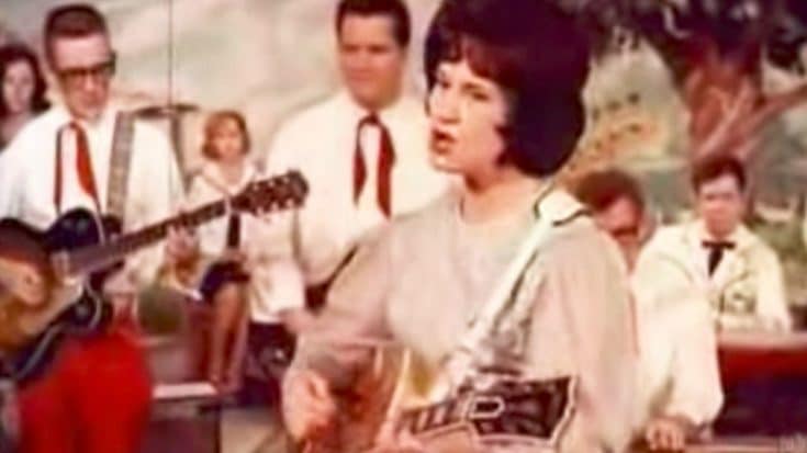 Kitty Wells Gives ‘Special’ Performance Of ‘It Wasn’t God Who Made Honky Tonk Angels’ | Country Music Videos