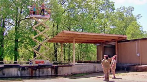 Hilarity Ensues When Jessica And Korie Robertson Get Stuck On Broken Scissor Lift Country Rebel