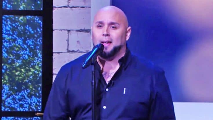 Viral ‘Tennessee Whiskey Dad’ Performs Song That Made Him Famous On Kellie Pickler’s Talk Show | Country Music Videos