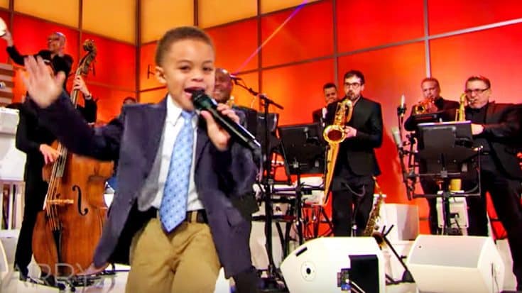 5-Year-Old Gospel Singer Steals Hearts With Heavenly ‘This Little Light Of Mine’ | Country Music Videos