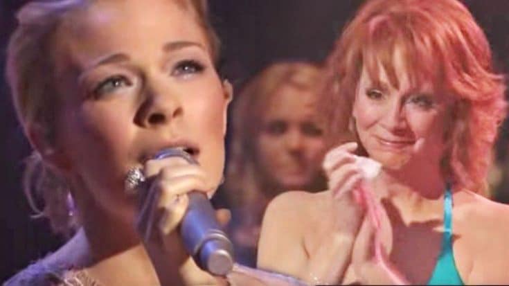 LeAnn Rimes Sings ‘The Greatest Man I Never Knew’ While Reba Watches In 2006 | Country Music Videos
