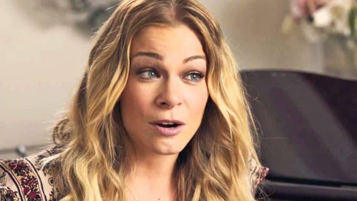 LeAnn Rimes Stands Her Ground When Hateful Fan Attacks | Country Music Videos