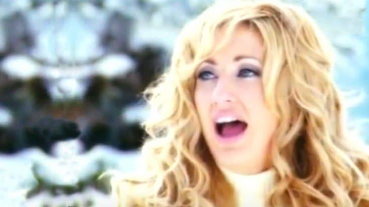 Lee Ann Womack Sings Heavenly Rendition Of ‘Silent Night’ | Country Music Videos