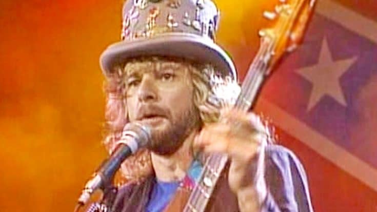 In Rare Solo Moment, ‘Mad Hatter’ Leon Wilkeson Stuns With Spontaneous Vocal Performance | Country Music Videos