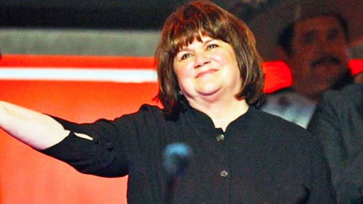 Linda Ronstadt To Receive Award Of A ‘Lifetime’ | Country Music Videos