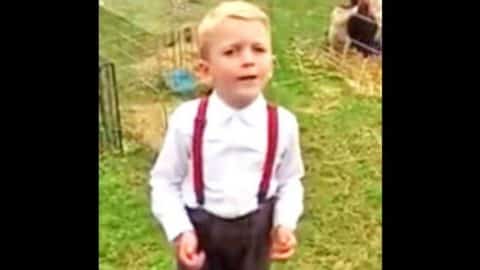 Cute Suspender-Wearing Cowboy Proudly Sings Kenny Rogers’ ‘The Gambler’ | Country Music Videos