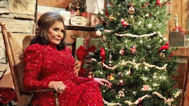 Loretta Lynn Celebrates A ‘Country Christmas’ In Festive Clip For Highly-Anticipated Album | Country Music Videos