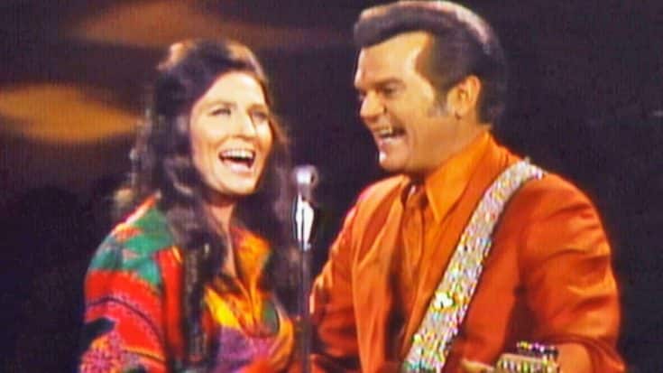 Conway Twitty And Loretta Lynn Sing “After The Fire is Gone,” Their First Ever #1 Together | Country Music Videos