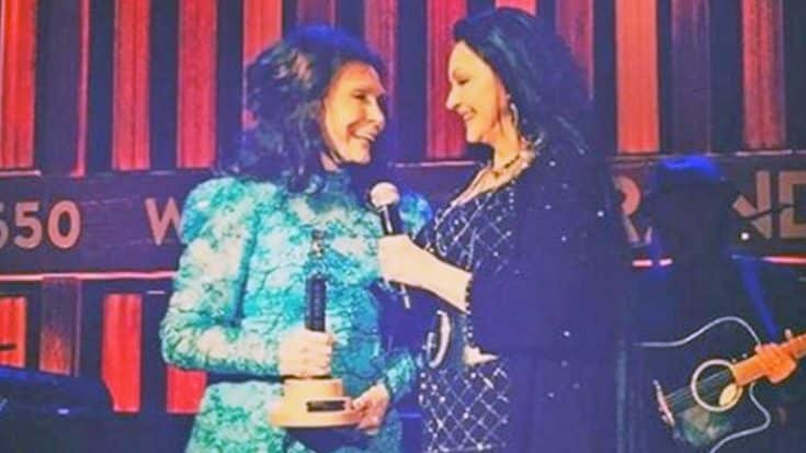 Loretta Lynn Inducts Sister Crystal Gayle Into Grand Ole Opry | Country Music Videos