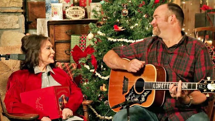 Loretta Lynn Is Lovable As Ever Singing ‘Country Christmas’ With John Carter Cash On Guitar | Country Music Videos