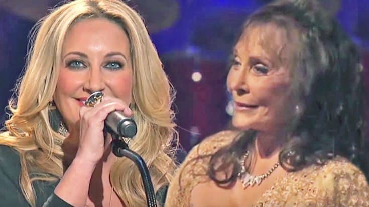 Loretta Lynn Beams With Pride As She Watches Lee Ann Womack Cover Her Hit ‘I Know How’ | Country Music Videos