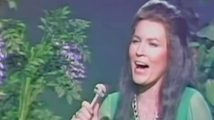 Loretta Lynn Honors Dear Friend Conway Twitty With Beautiful Rendition Of ‘Hello Darlin” | Country Music Videos