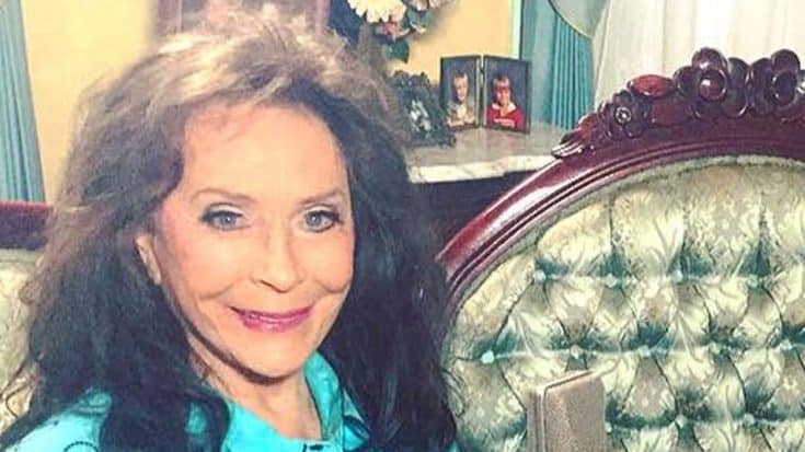 Loretta Lynn Shares First Photos Of Herself Since Suffering A Stroke | Country Music Videos