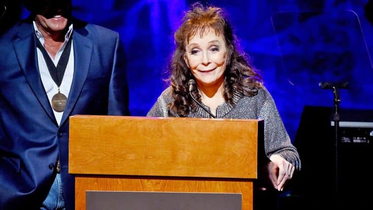 Loretta Lynn Thanks Fans For Prayers After Injuring Hip | Country Music Videos
