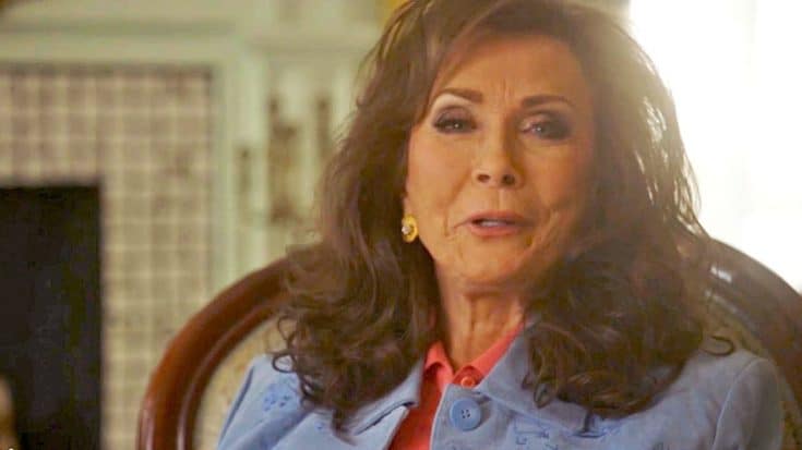 Loretta Lynn Tells Story In 2016 Documentary About Fan Who Snuck Into Her Dressing Room | Country Music Videos