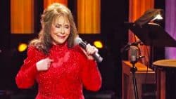 Loretta Lynn Wows With Revamped Performance Of ‘You’re Lookin’ At Country’ | Country Music Videos