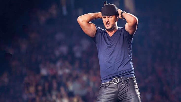 Luke Bryan Shakes It For The Country Girls And They Go WILD! | Country Music Videos