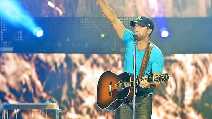 Luke Bryan Stops Mid-Song To Make An Announcement, And The Crowd Went WILD! | Country Music Videos