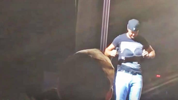 Woman Throws Her Bra At Luke Bryan – Hits Him In The Face | Country Music Videos