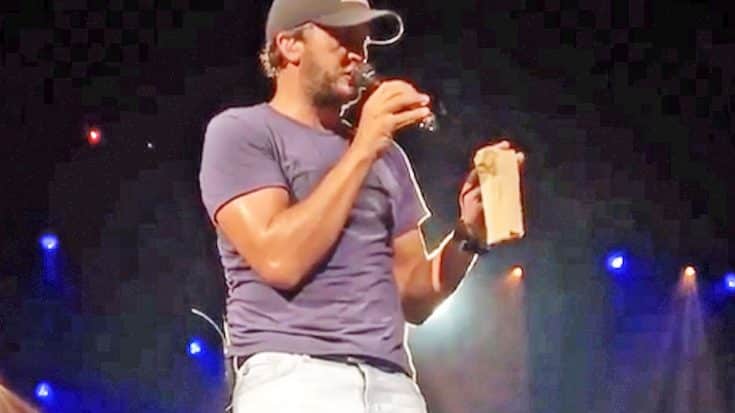 ‘Have You Thrown Me Drugs?’ Luke Bryan Reacts To Strange Fan Gift On Stage | Country Music Videos